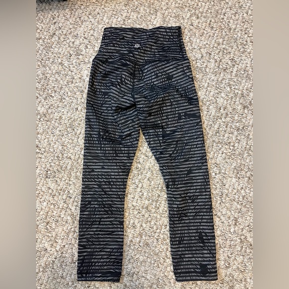 lululemon stripped capri legging size 0 - Picture 1 of 4